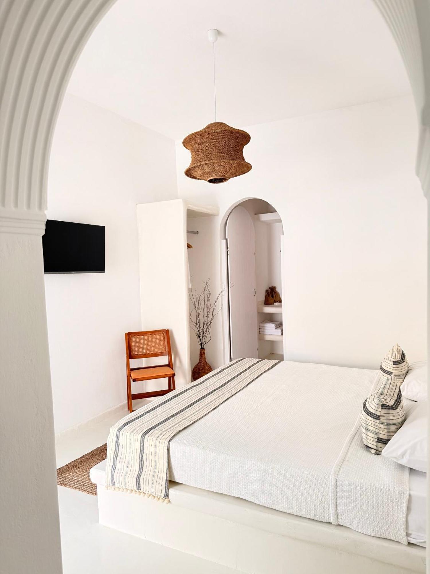 Cal Day Rooms Santorini Perissa  Exterior photo